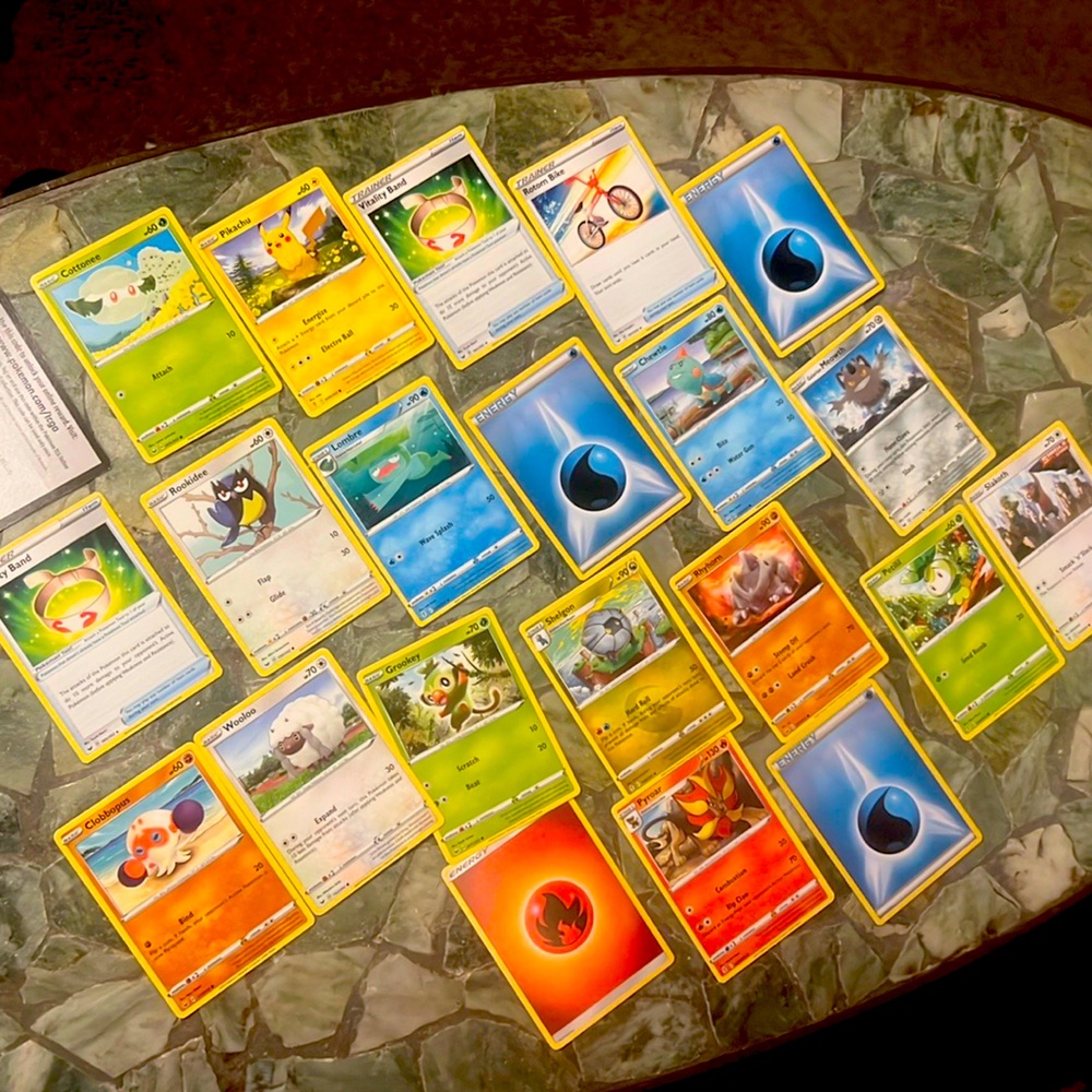🔥POKÉMON TRADING CARDS BUNDLE 21 CARD LOT 2019 2020 2021 PIKACHU, RHYHOR…